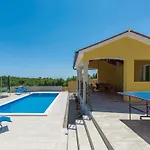 In Skitaca With Pool And Sea Views *