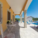 In Skitaca With Pool And Sea Views Koromačno