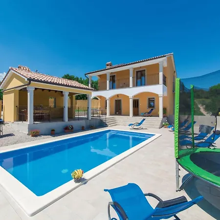 In Skitaca With Pool And Sea Views