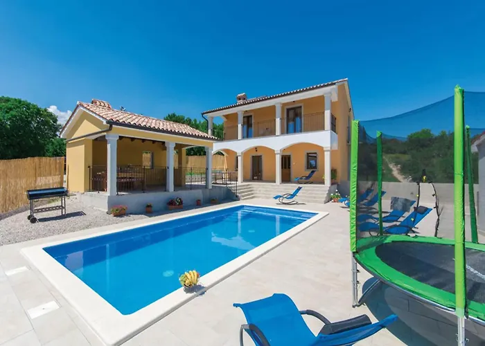 In Skitaca With Pool And Sea Views