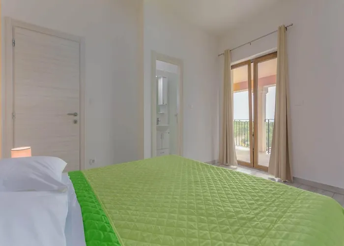Vila In Skitaca With Pool And Sea Views *