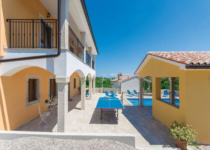 Vila In Skitaca With Pool And Sea Views Koromacno
