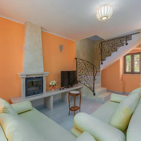 Villa With Private Pool & Sea View Koromacno