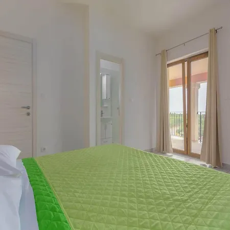 Villa With Private Pool & Sea View *