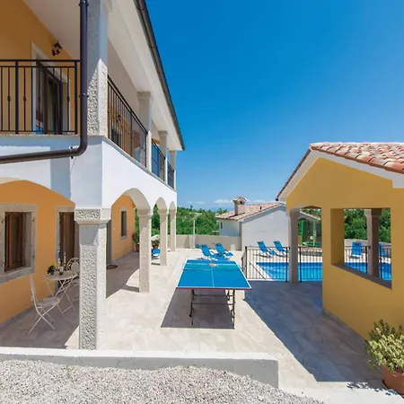 Villa With Private Pool & Sea View Koromacno