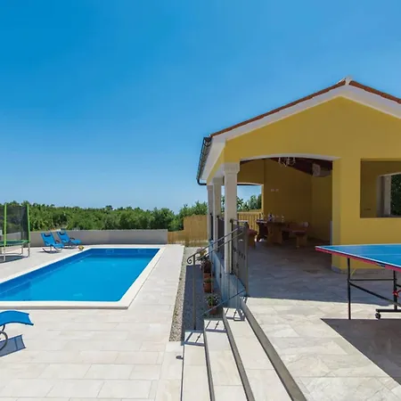 In Skitaca With Pool And Sea Views *