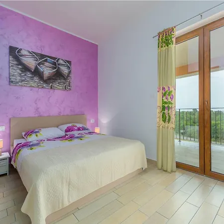In Skitaca With Pool And Sea Views Vila