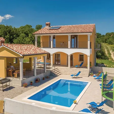 Villa With Private Pool & Sea View *